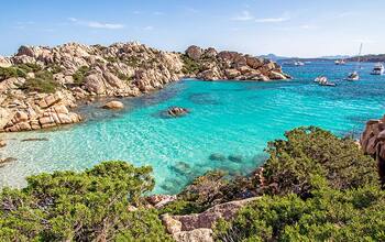 Mediterrane Schätze mit Sardinien ab Barcelona mit AIDA